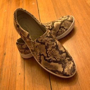 Clarks Shoes. size 8. Excellent used condition (worn once, do not fit me)